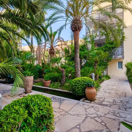 Pierre & Premium Port Prestige Aparthotel