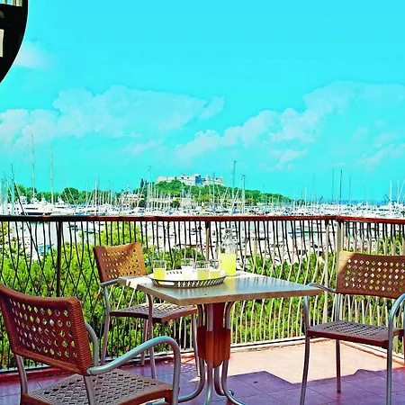 Pierre & Premium Port Prestige Aparthotel Antibes