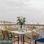 Pierre & Premium Port Prestige Lägenhetshotell