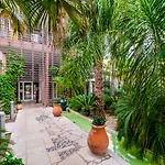 Pierre & Premium Port Prestige Lägenhetshotell Antibes