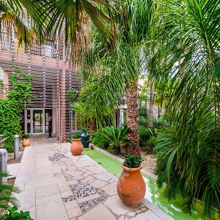 Pierre & Premium Port Prestige Apart Otel Antibes