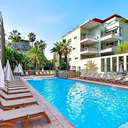 Pierre & Premium Port Prestige Aparthotel Antibes