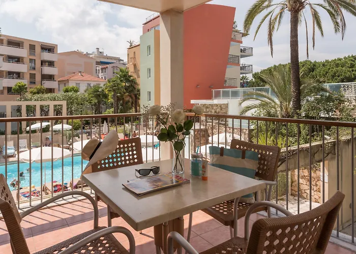 Pierre & Premium Port Prestige أنتيب