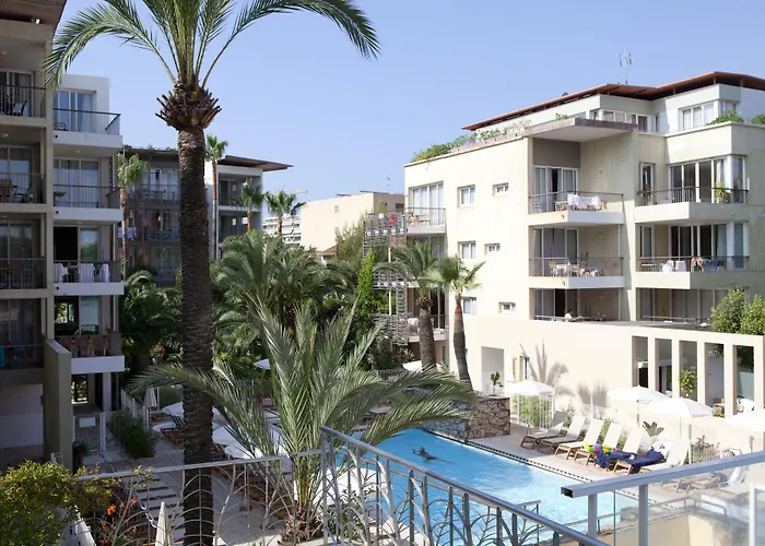 Pierre & Premium Port Prestige أنتيب